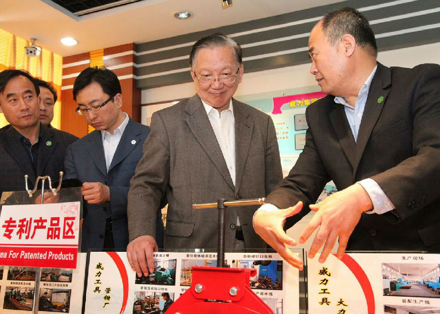 原国务委员、外交部部长唐家璇视察k8.com工具集团(图2)
