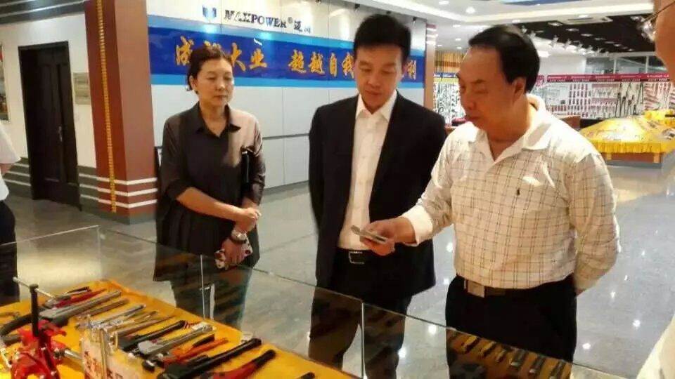 中企合作与国防交流委员会领导一行莅临k8.com工具集团调研(图2)