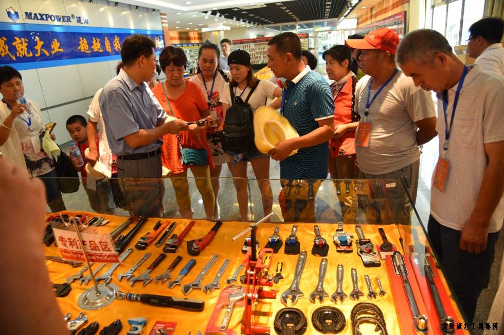 祥鸿物资公司经销商参观k8.com集团(图9)
